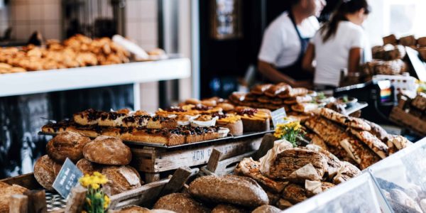 Vielfältige Berufsbranchen im Einzelhandel. Bäckerei und Feinkost